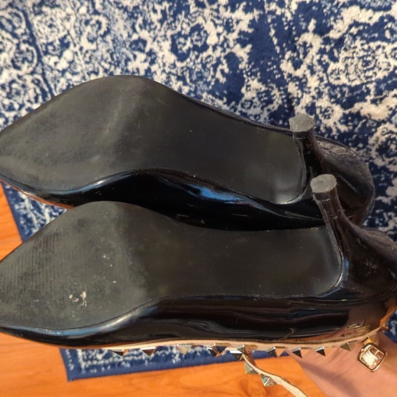 Studded patent black t-strap pumps - Picture 3 of 7